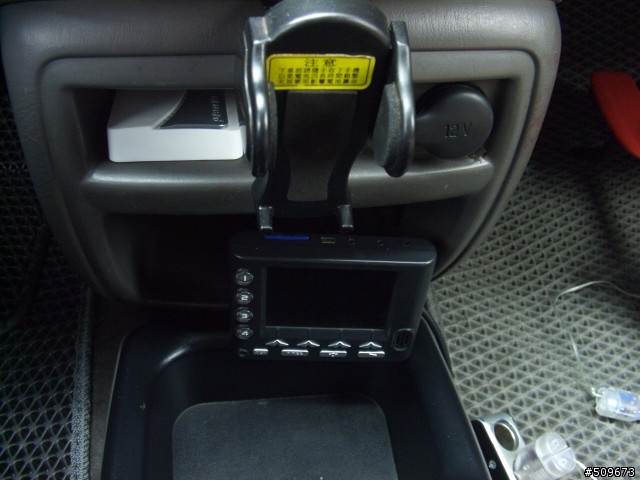 Tribute 休旅車安裝行車記錄器+請教各位大大螢幕拆下方法!謝謝!