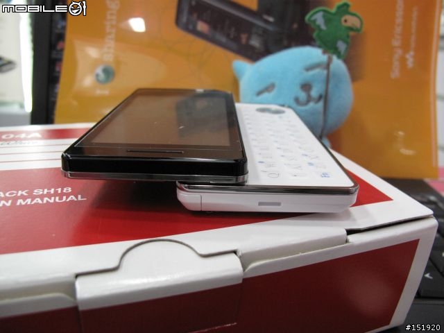 萬眾期待3.5吋AQUOS QWERTY +=*SH-04A*=+ docomo PRO series 開箱來了!!