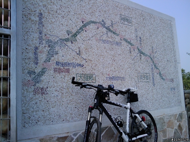 今天下午沒班~!跑去都會又去鰲峰山公園