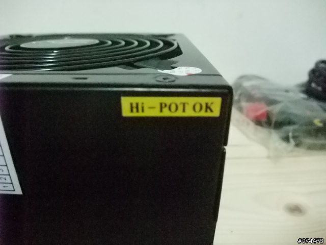 請益:今天買了OCZ 模組化 400W 回家看覺得怪怪的( 附圖片 ) 拜託大家幫我看一下