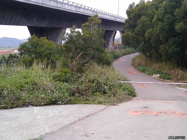 今天下午沒班~!跑去都會又去鰲峰山公園