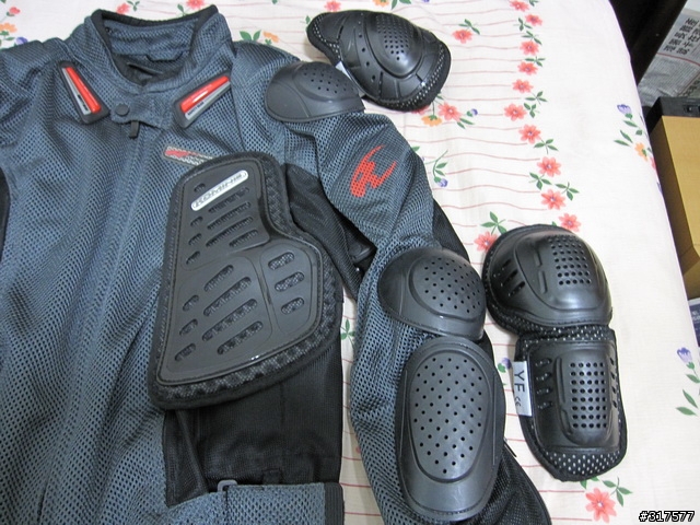人身部品使用心得 ZS-3000A、PHENIX口罩、KOMINE JK-650、老貓牌手套、REV'IT R59手套、HONDA EJ-E91護膝