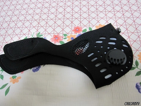 人身部品使用心得 ZS-3000A、PHENIX口罩、KOMINE JK-650、老貓牌手套、REV'IT R59手套、HONDA EJ-E91護膝