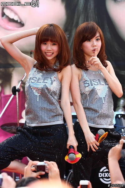 20090418-By2台南南方公園簽唱會