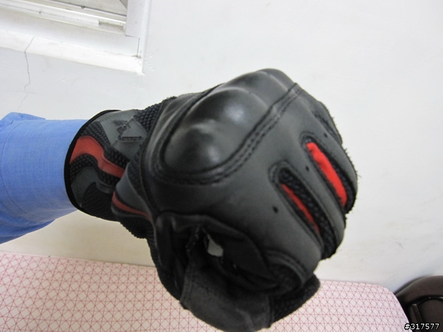 人身部品使用心得 ZS-3000A、PHENIX口罩、KOMINE JK-650、老貓牌手套、REV'IT R59手套、HONDA EJ-E91護膝