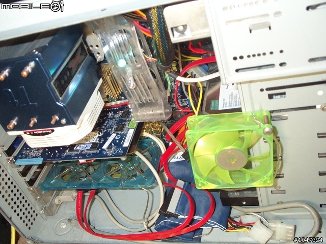 三輸出顯卡4670 & 9500GT 能同時三輸出嗎? (4670已經測試過... 似乎只能三擇二)