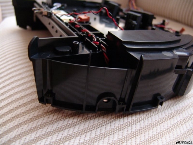 iRobot Roomba 570 分解與組合(圖多)