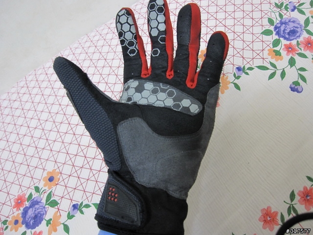 人身部品使用心得 ZS-3000A、PHENIX口罩、KOMINE JK-650、老貓牌手套、REV'IT R59手套、HONDA EJ-E91護膝