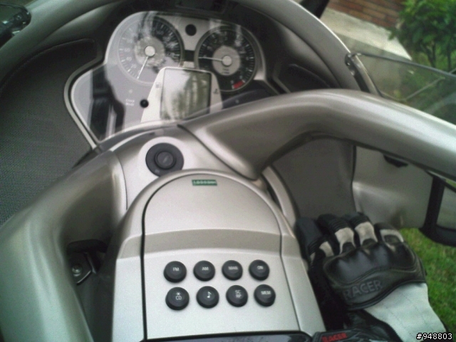 校園遇到BMW-K1200LT,附傷眼照。