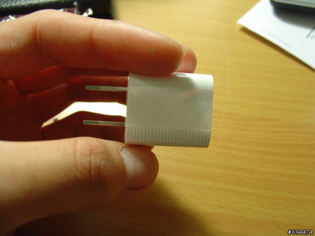 iPod Touch充電器還是有分的....