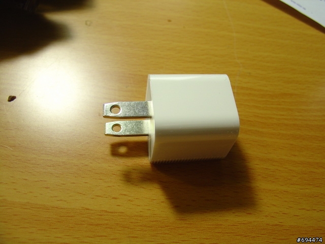 iPod Touch充電器還是有分的....
