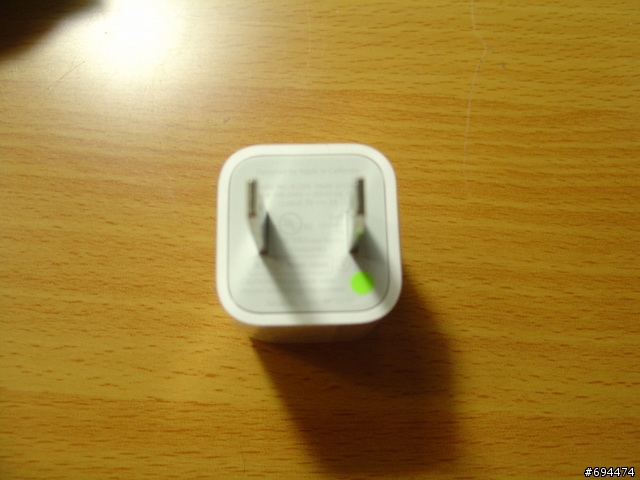 iPod Touch充電器還是有分的....
