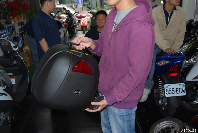 ADDRESS車廂小? 超CP改裝~(輕鬆放兩頂全罩or68s大帽體)