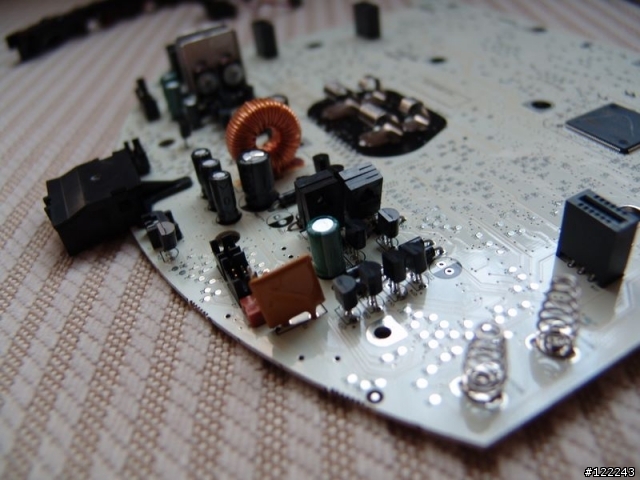 iRobot Roomba 570 分解與組合(圖多)