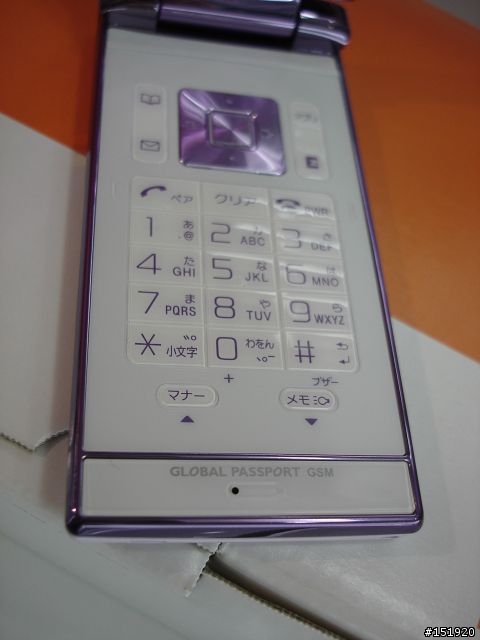 大小姐遲來的兒童節禮物開箱->AU W64S DIAMOND PINK