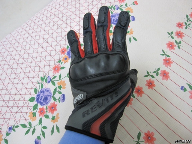 人身部品使用心得 ZS-3000A、PHENIX口罩、KOMINE JK-650、老貓牌手套、REV'IT R59手套、HONDA EJ-E91護膝