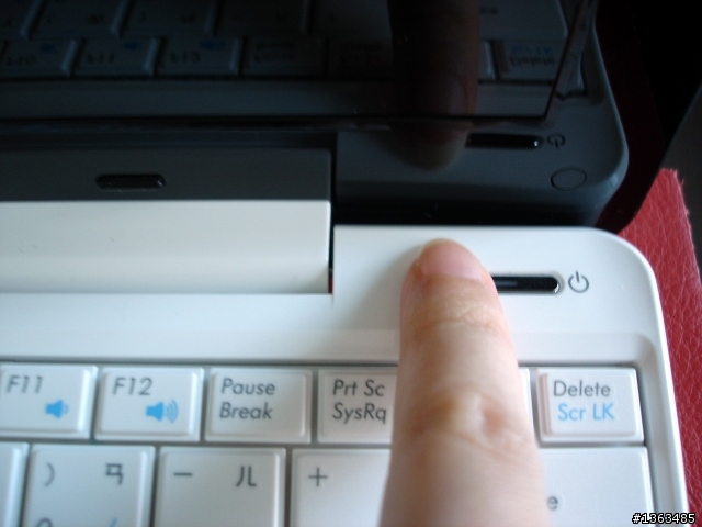 華碩貝殼機......輕薄到幾乎忘了她的存在