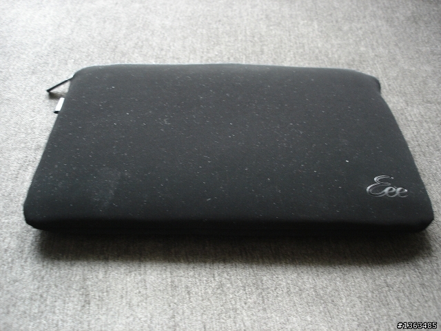 華碩貝殼機......輕薄到幾乎忘了她的存在