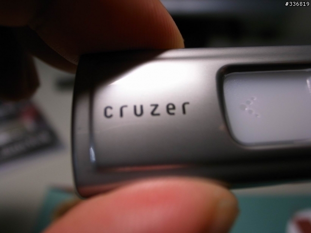 金屬質感上身【sandisk ultra cruzer Titanium 8G 】開箱