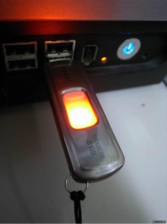 金屬質感上身【sandisk ultra cruzer Titanium 8G 】開箱