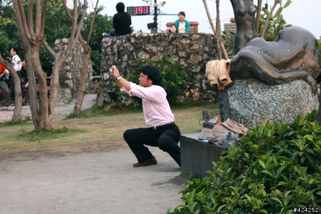酷!"叔叔"有練過之拍照POSE,我自己個人於高雄西子灣拍攝的!