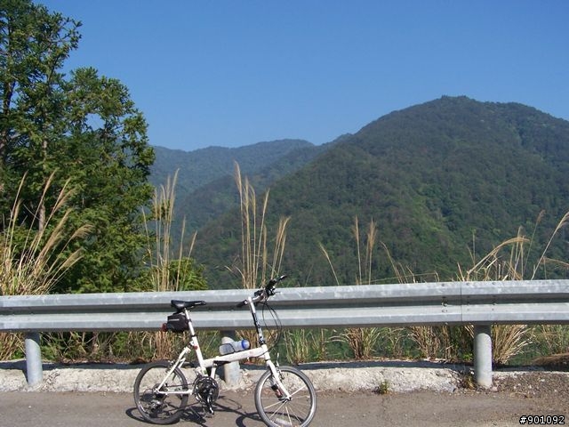 騎單車逛新竹後山 , 感受鎮西堡之美 .