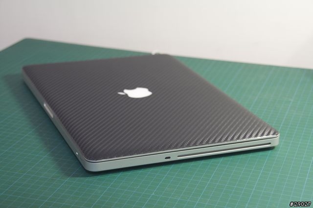 【MacBook Pro大變身】黑色Carbon塗裝!附加包膜心得分享~