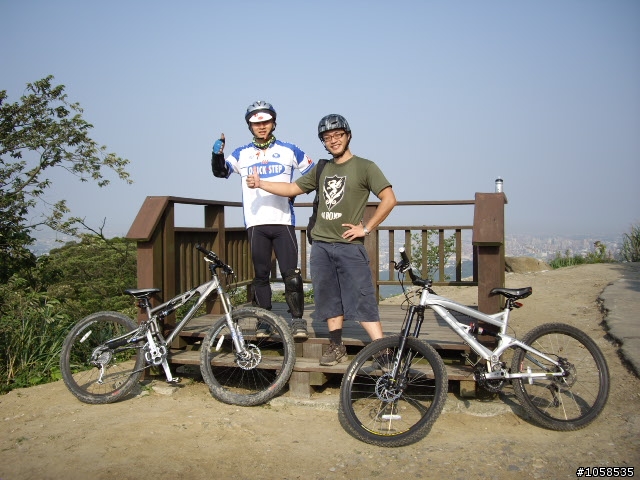 北縣樹林市大棟山OFF ROAD 人間仙境2 越野與人生DVD(非安全/錯誤示範/請勿學習)(吳歐)(小李)越野登山車/全地形 all mountain單車請林道弟兄多鋪一些dvd以利林道車推行及研討