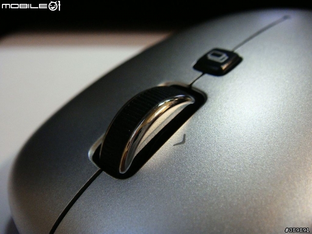 滑鼠的精準度-Logitech V550 Nano 無線雷射滑鼠