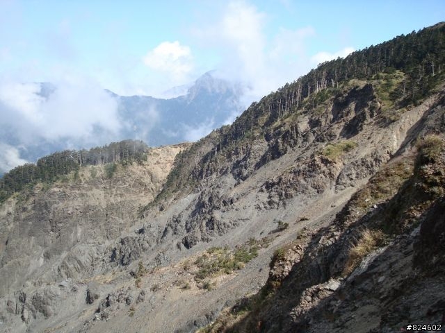 高山一豎之旅(上) 決戰武嶺之巔 - 鐵馬家庭南北大會師