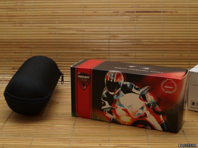 為了騎車安全之 Oakley Ducati Fives Squared 特別版配近視鏡片 開箱 (20/5 使用心得)