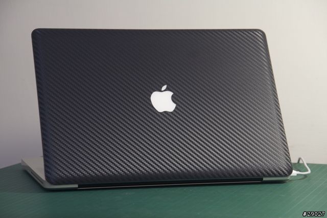 【MacBook Pro大變身】黑色Carbon塗裝!附加包膜心得分享~
