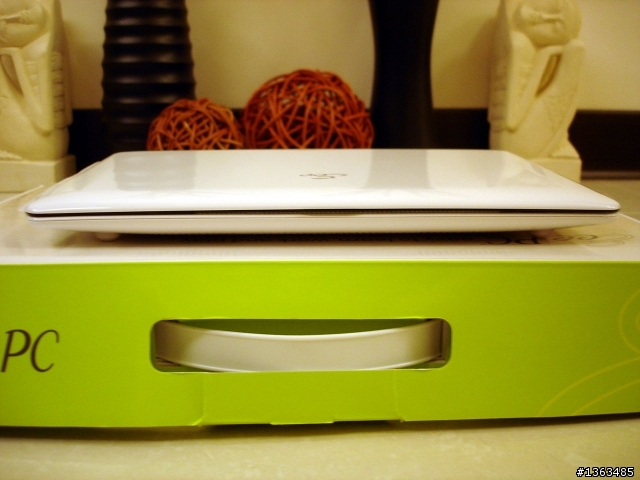 華碩貝殼機......輕薄到幾乎忘了她的存在