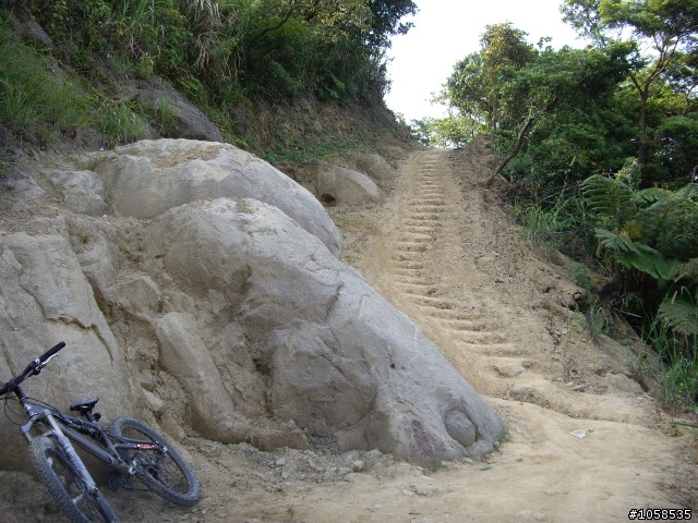 北縣樹林市大棟山OFF ROAD 人間仙境2 越野與人生DVD(非安全/錯誤示範/請勿學習)(吳歐)(小李)越野登山車/全地形 all mountain單車請林道弟兄多鋪一些dvd以利林道車推行及研討