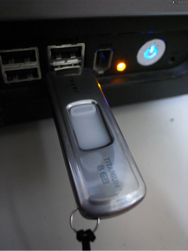 金屬質感上身【sandisk ultra cruzer Titanium 8G 】開箱