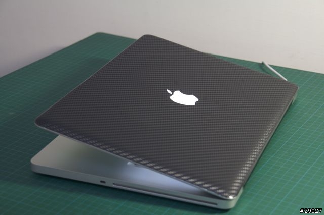 【MacBook Pro大變身】黑色Carbon塗裝!附加包膜心得分享~