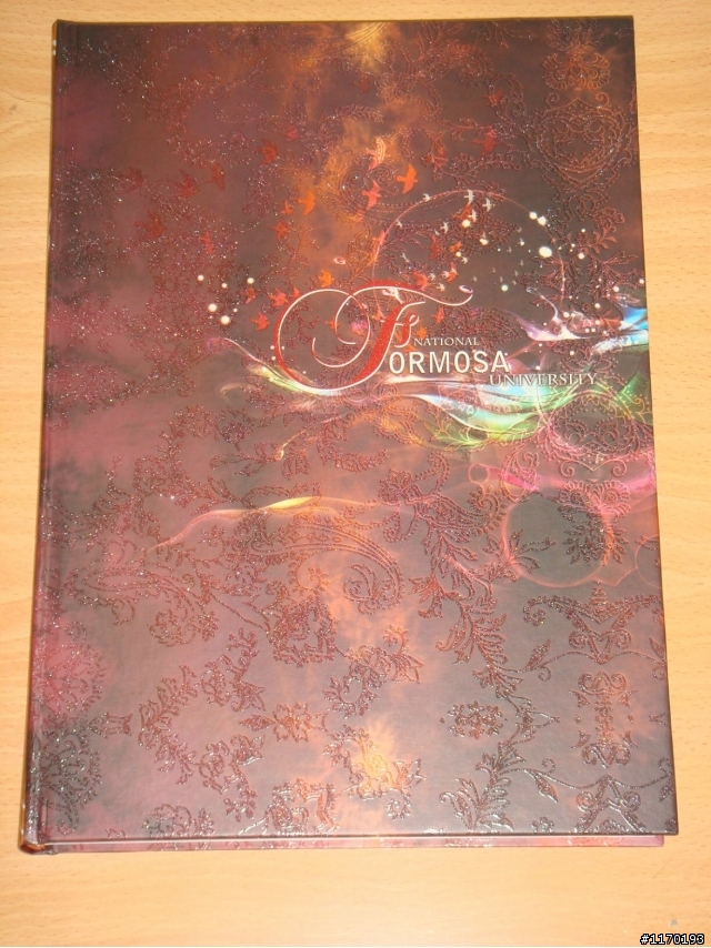 熱騰騰的畢業紀念冊開箱~~大家也可以來PO你們手上的畢業紀念冊吧~~