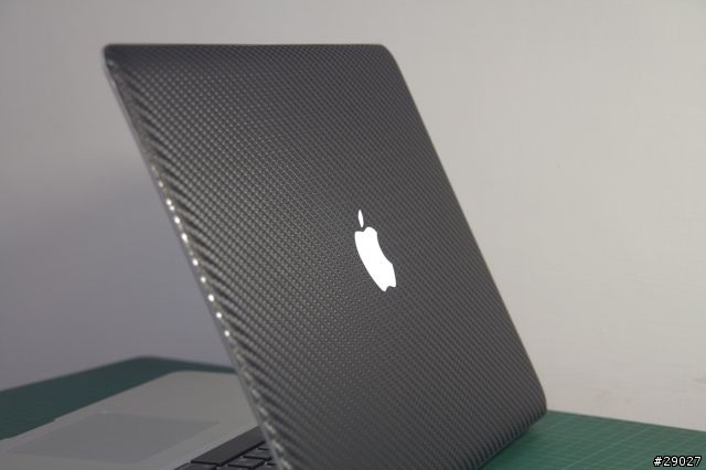 【MacBook Pro大變身】黑色Carbon塗裝!附加包膜心得分享~