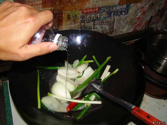 roger料理時間~簡單美味滷雞腳~