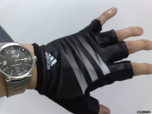 入手~adidas公路車用手套~開袋分享