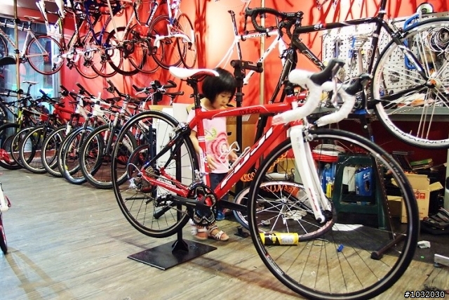 公路車終於入手!新增小彎把改裝(在50樓)
