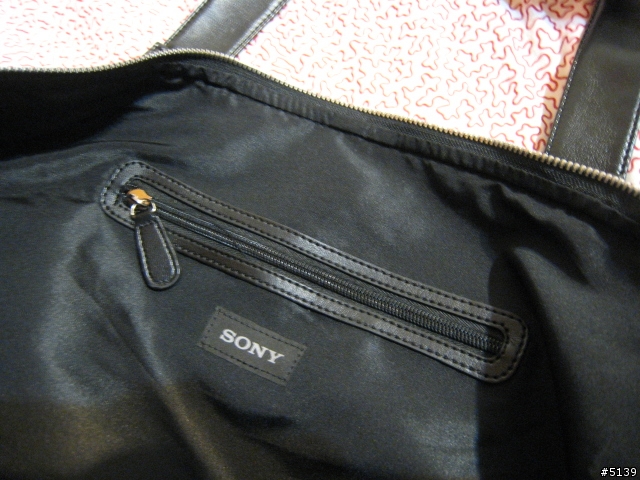 SONY贈品-時尚皮革旅行包小分享
