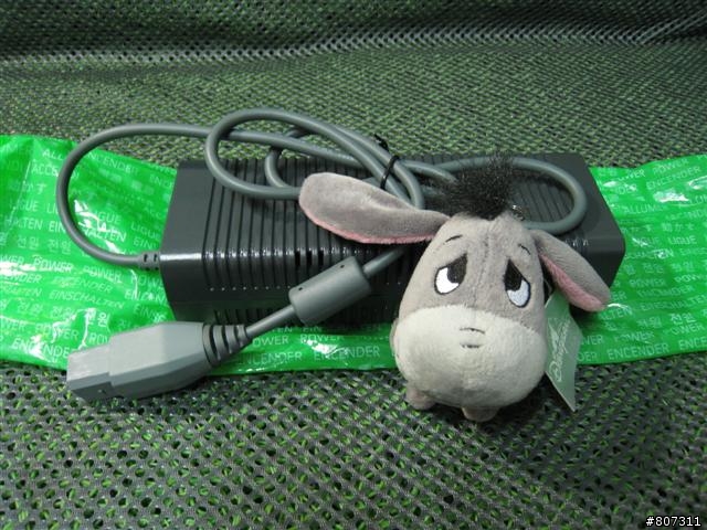 開箱文 Xbox 360 60G 惡靈古堡5 同捆包,同場加映 高解析 VGA AV端子線