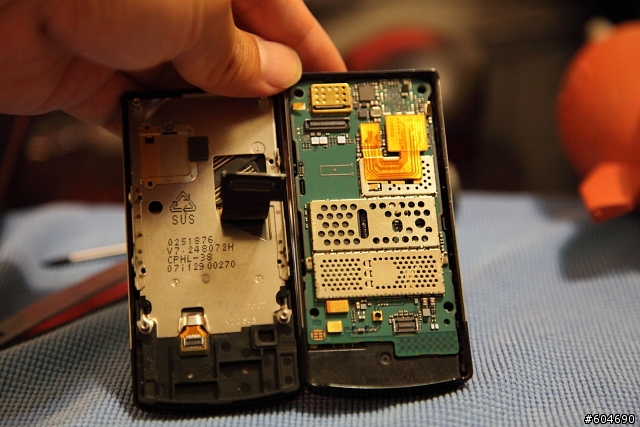 我的NOKIA 6500 slide壞掉了,順便把它分解
