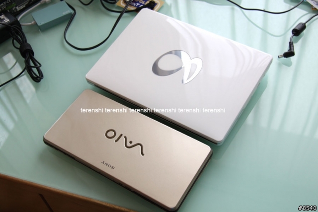 SHARP 首台 netbook PC-NJ70A vs SONY P25G