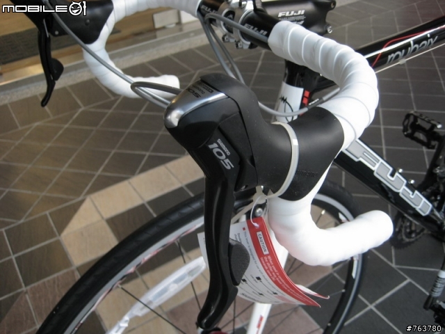 [分享} 黑白配.. FUJI ROUBAIX LE