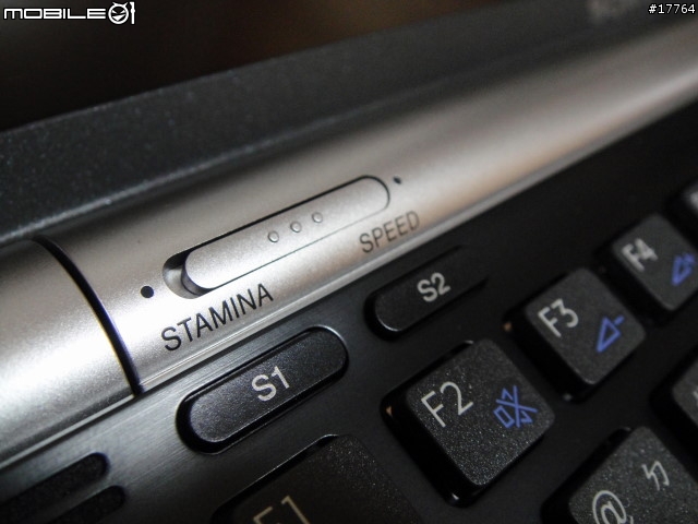 【王者登場 誰與爭鋒】SONY VAIO VGN-Z48TD/X 碳纖黑+吉田カバンPCバッグ レッドチェック【数量限定30】 CC-YPC-SR/RC