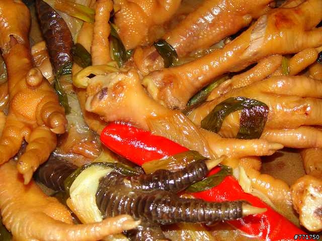 roger料理時間~簡單美味滷雞腳~