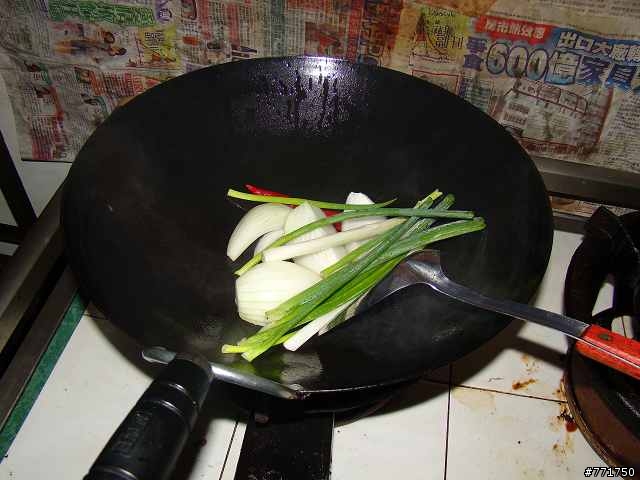 roger料理時間~簡單美味滷雞腳~