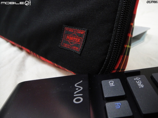 【王者登場 誰與爭鋒】SONY VAIO VGN-Z48TD/X 碳纖黑+吉田カバンPCバッグ レッドチェック【数量限定30】 CC-YPC-SR/RC